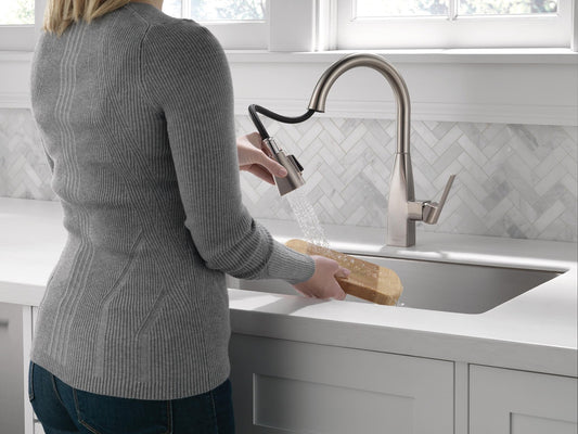 Peerless Xander Single-Handle Kitchen Faucet Pull Down Sprayer P7919LF-SS