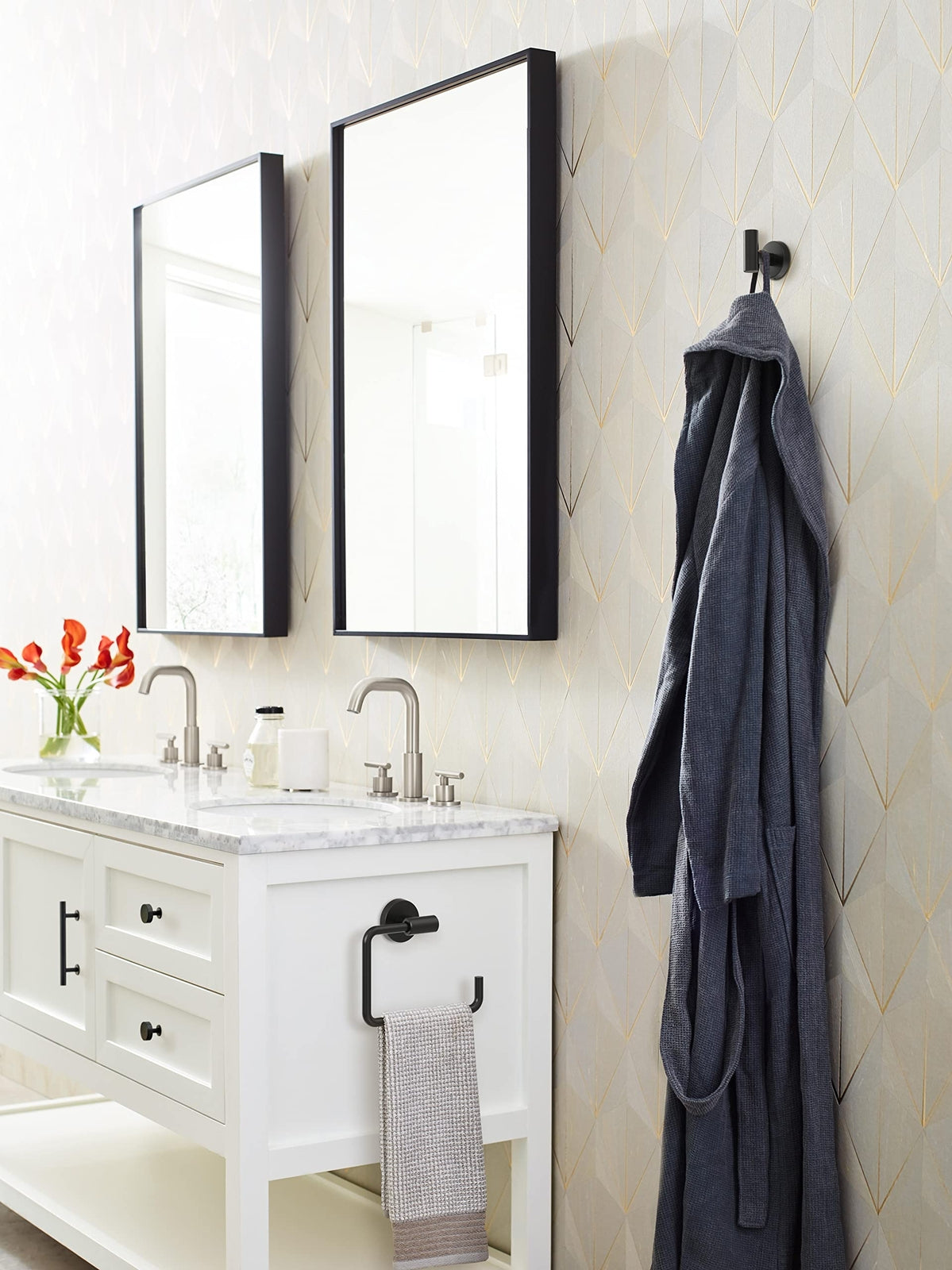 Amerock BH26541MB | Matte Black Towel Bar | 6-7/16 in Length Towel Holder