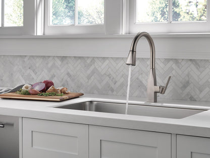 Peerless Xander Single-Handle Kitchen Faucet Pull Down Sprayer P7919LF-SS