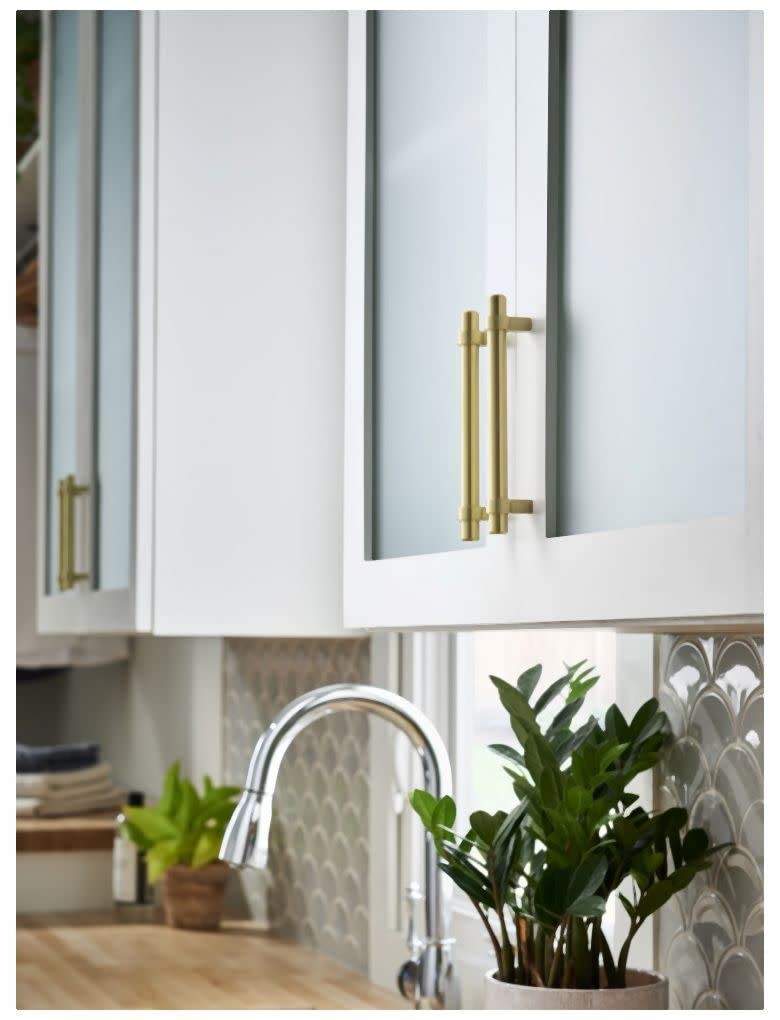 Jeffrey Alexander 5128SN Key Grande 6.62 in Bar Cabinet Pull Satin Nickel