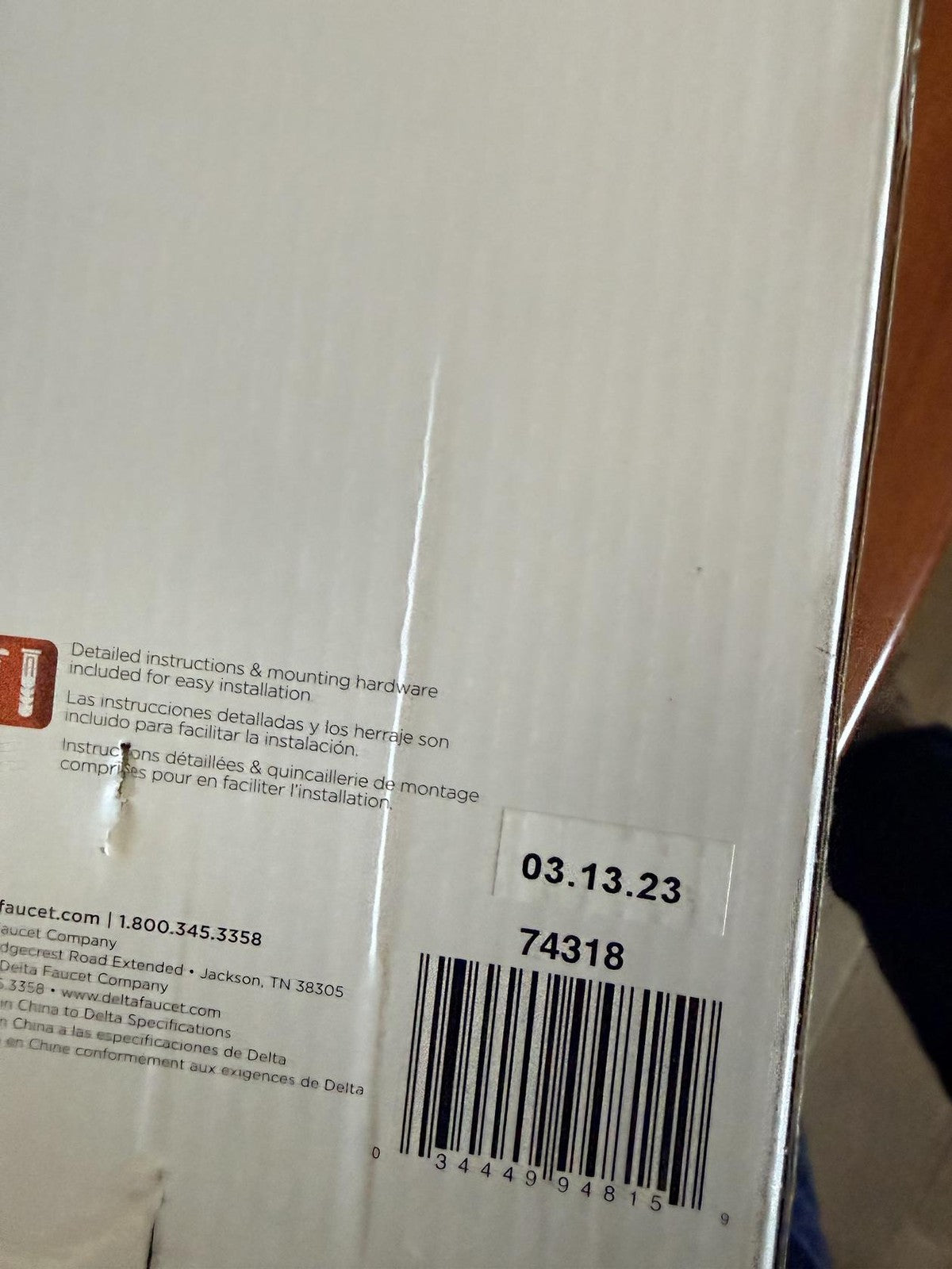 Trillian 74318 18" Wall Mount Towel Bar in Polished Chrome